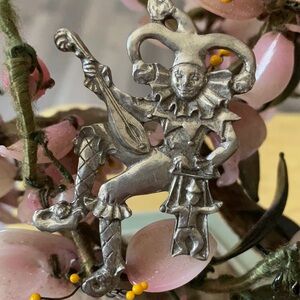 Vintage Seagull Pewter brooch